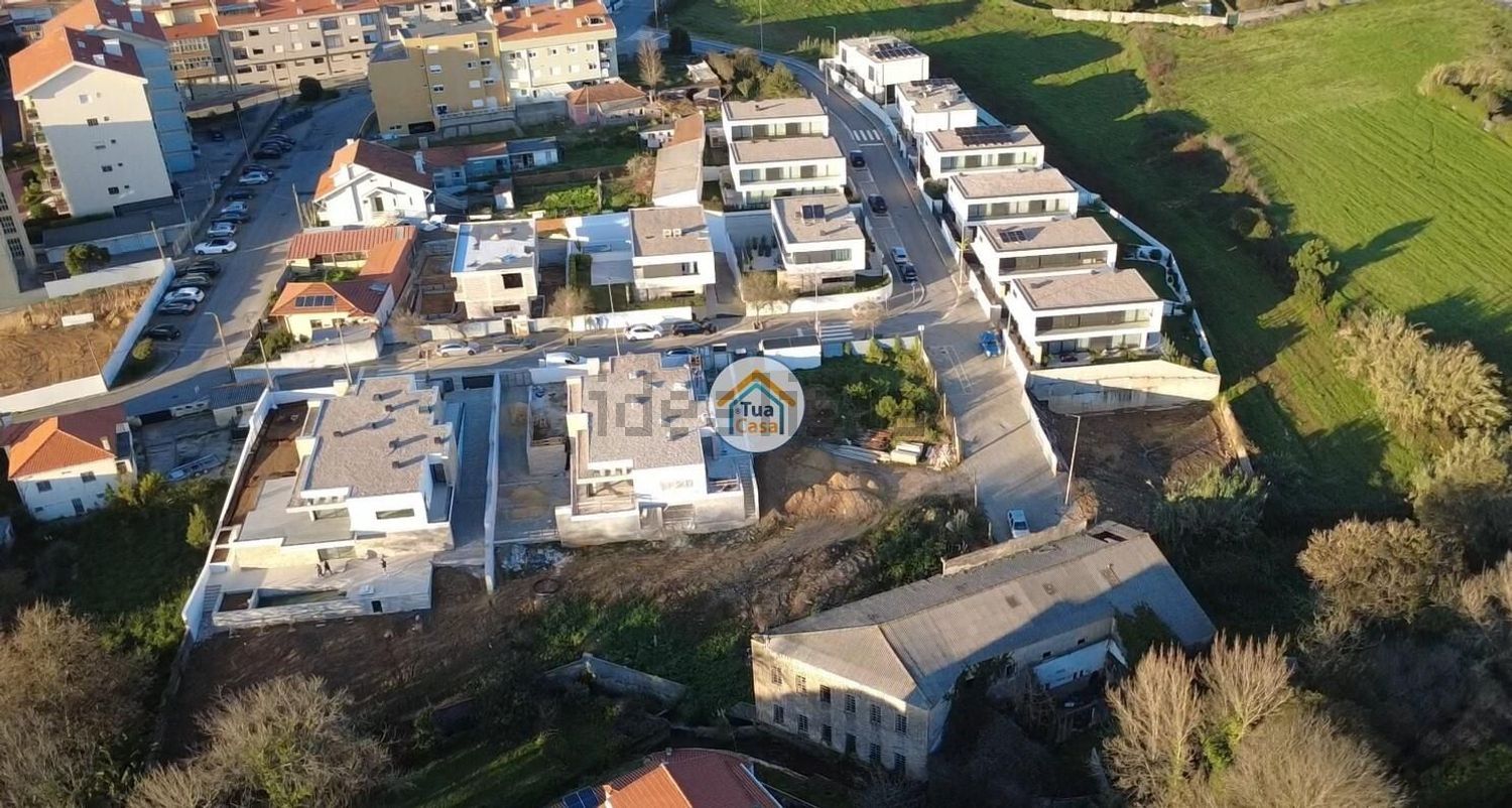 小楼房或别墅出售在 Zona Este - 照片