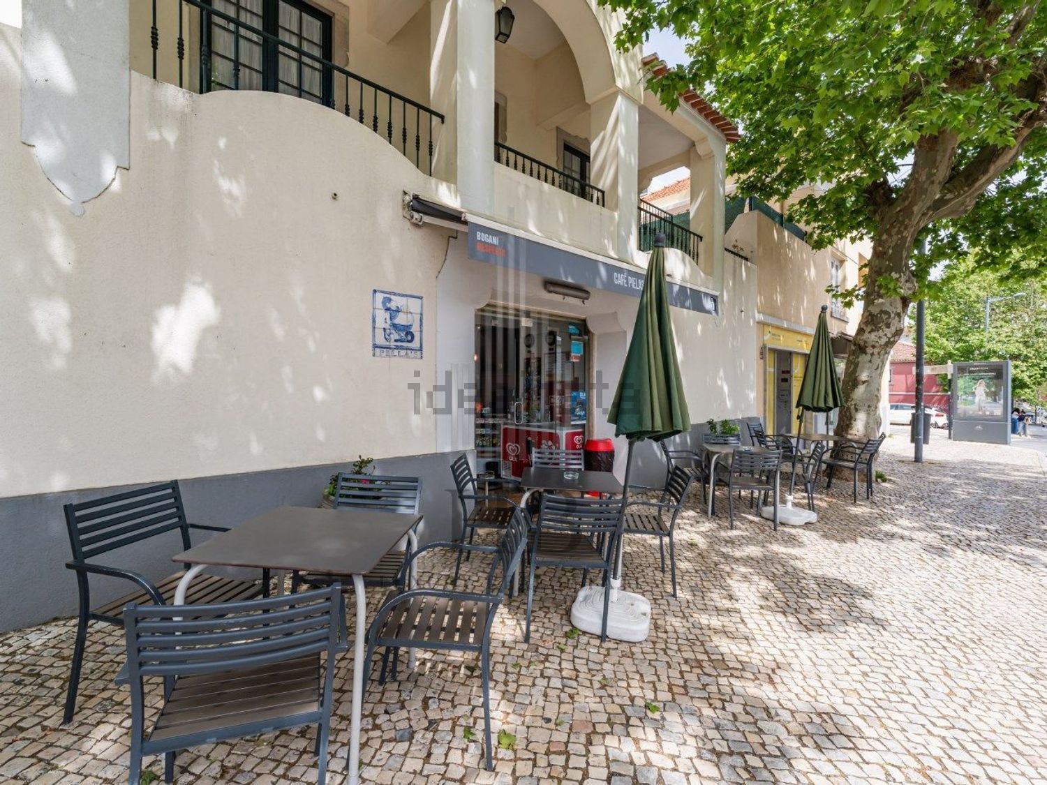 小楼房或独栋别墅出售在 Portela de Sintra - 外立面