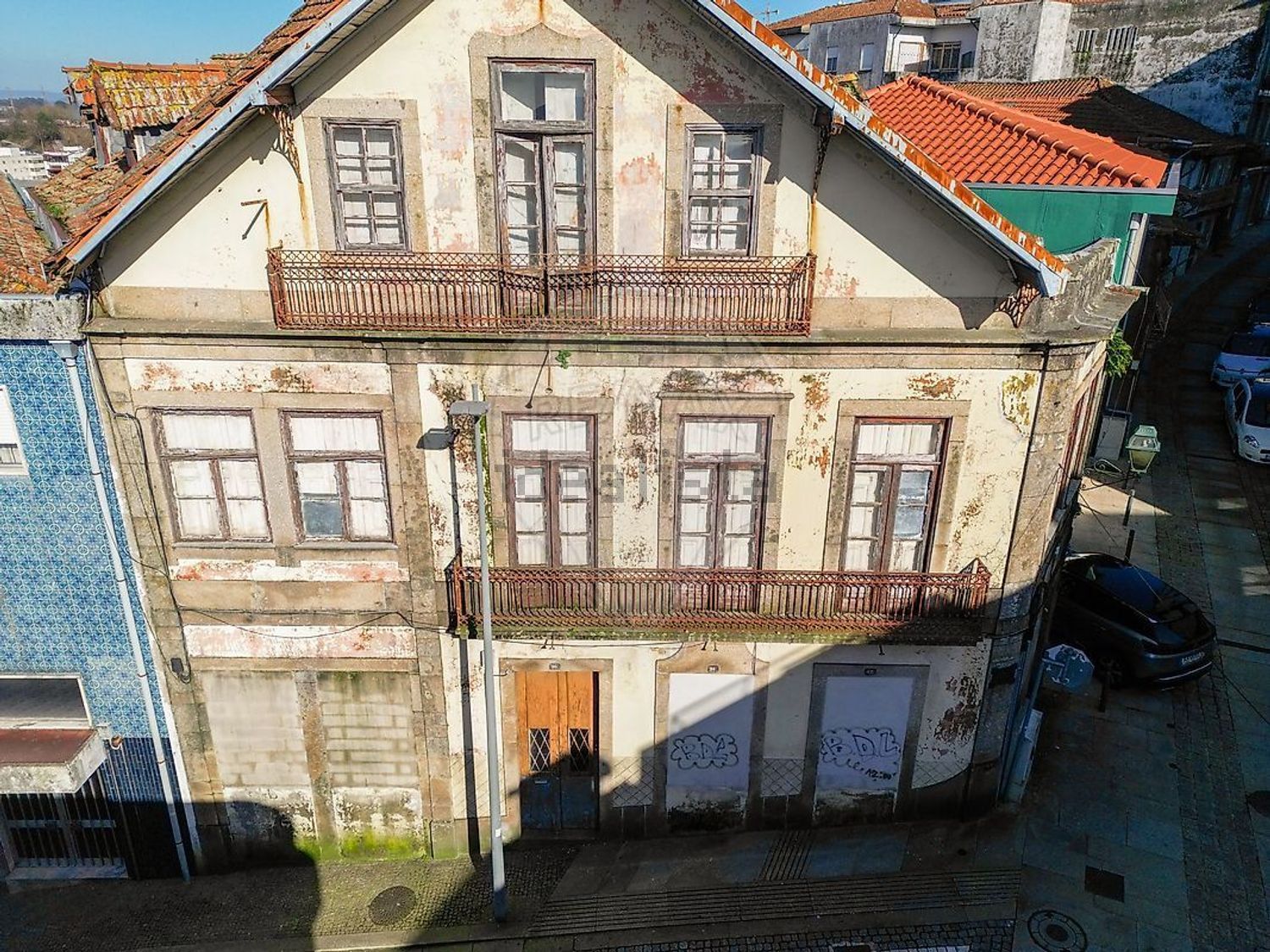小楼房或独栋别墅出售在Rua Direita - 外立面