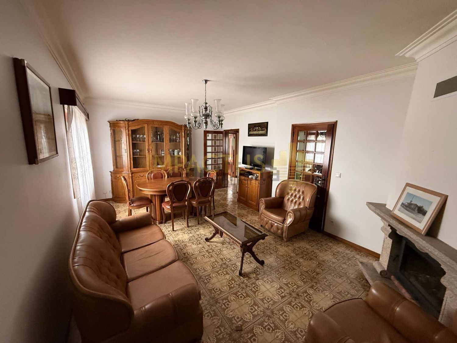 小楼房或独栋别墅出售在 Coronado - 客厅