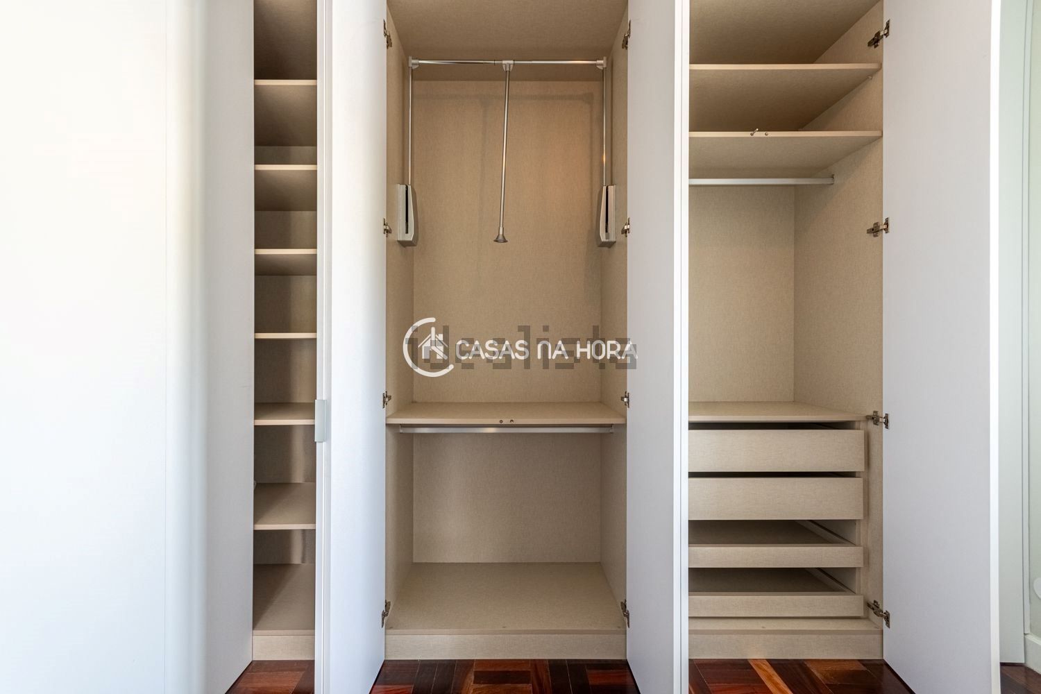 出租小楼房或独栋别墅在 Carcavelos Centro - 试衣间