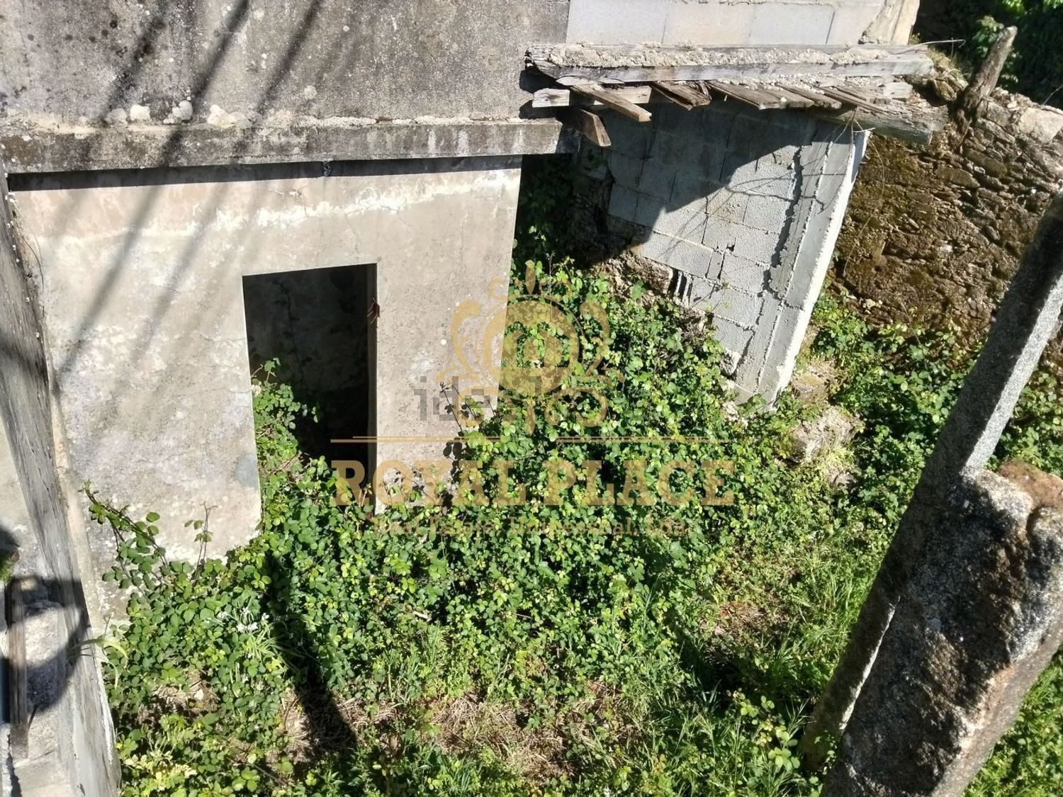 小楼房或独栋别墅出售在 Santiago da Riba-Ul - 花园