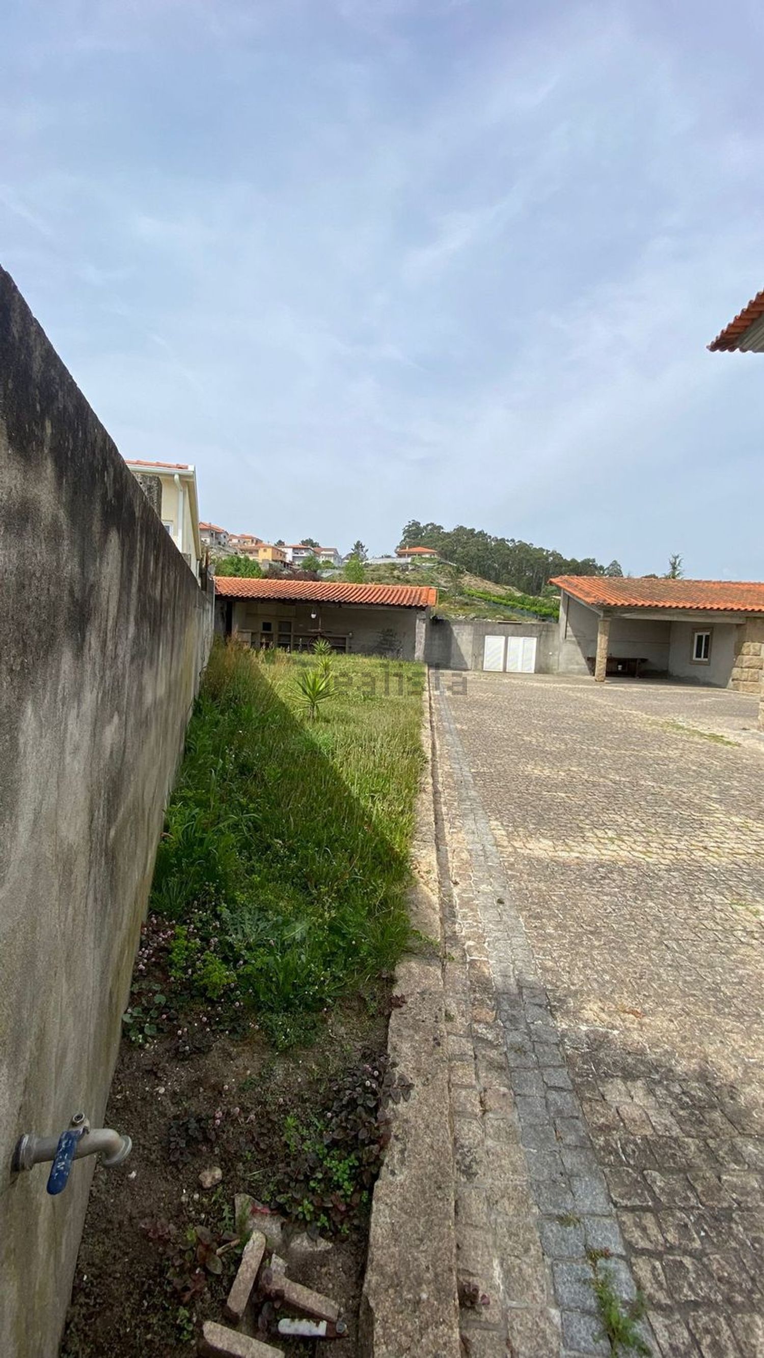 出租小楼房在Rua Padre António Pinto Magalhães, 540 - 花园