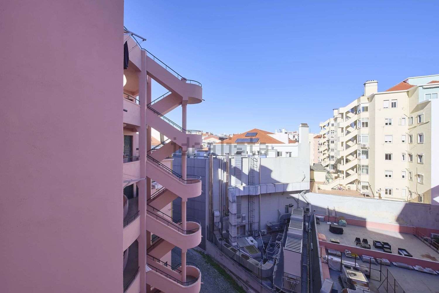 出租房间在Avenida João XXI, 2 - 阳台