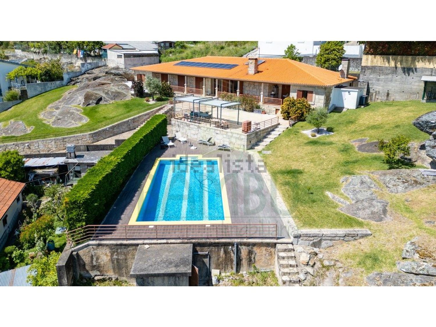 小楼房或独栋别墅出售在Estrada do Funchal - 游泳池