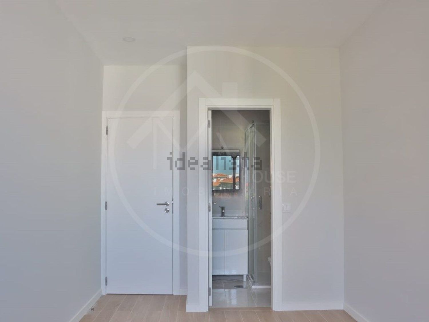 公寓 t3出售在 Cooperativa dos Arquitectos - Fonte da Moura - Pedra Verde - 过道