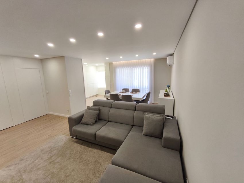 公寓 t2出售在 Vila Nova de Gaia, 912294512