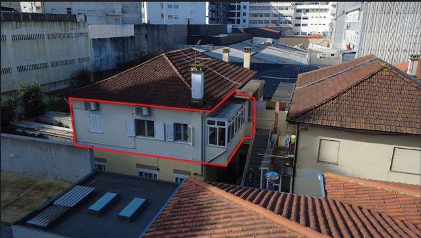 小楼房出售在Rua Parque da República, 148