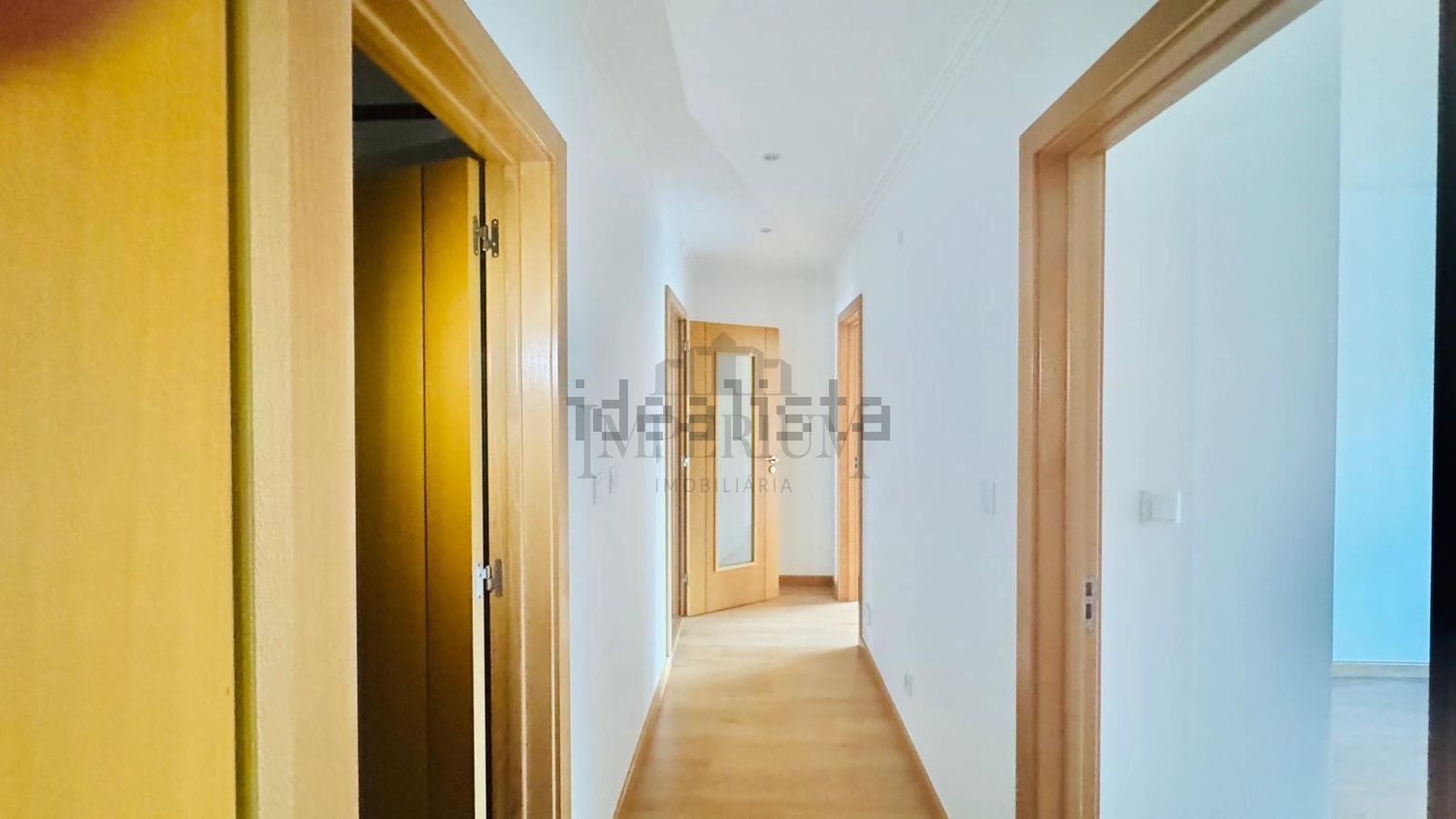 公寓 t3出售在 Pct. Afonso Dinis de Portugal, 14 - 过道