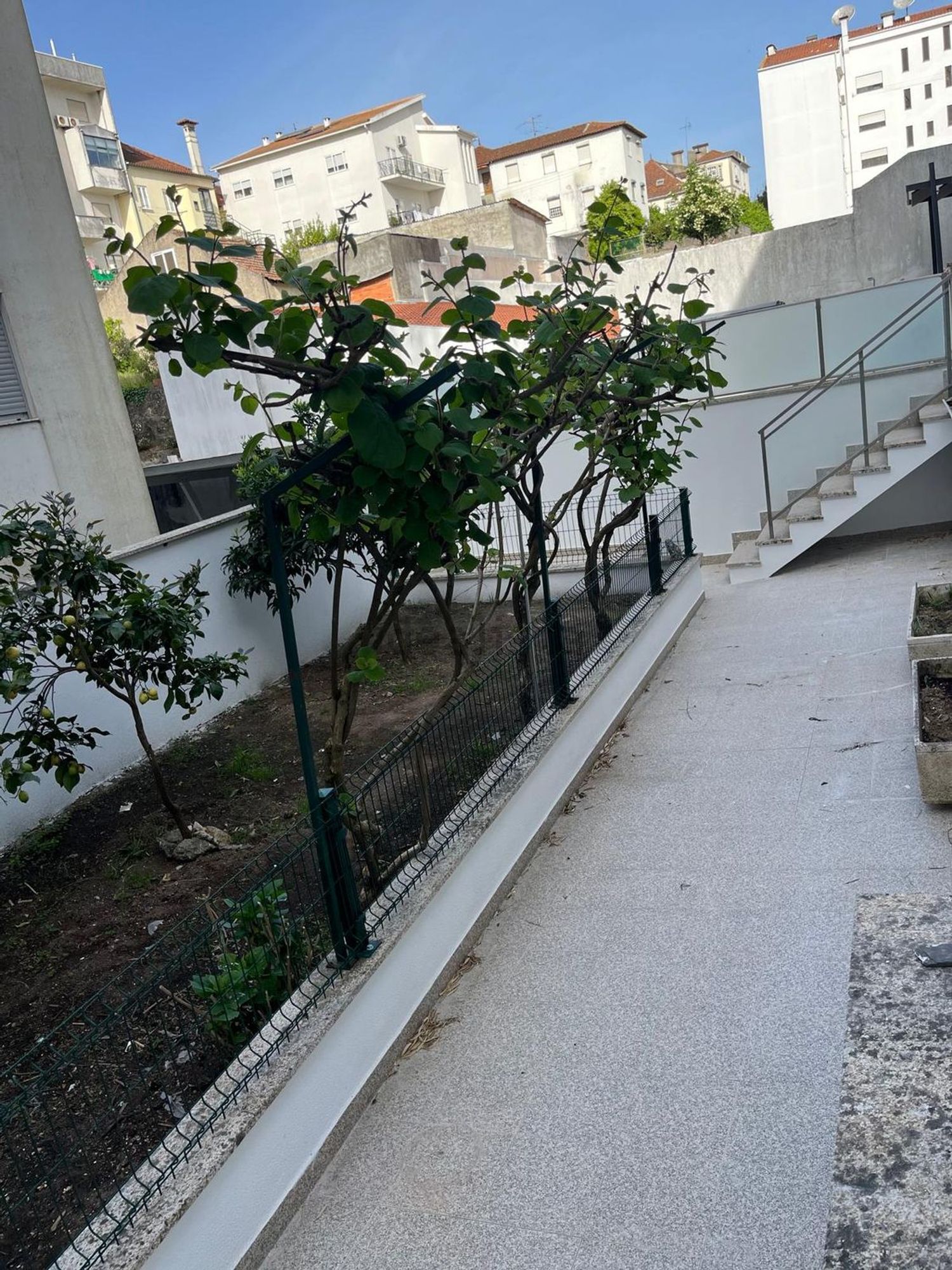 公寓 t3出售在Rua Cândido dos Reis, 8 - 花园