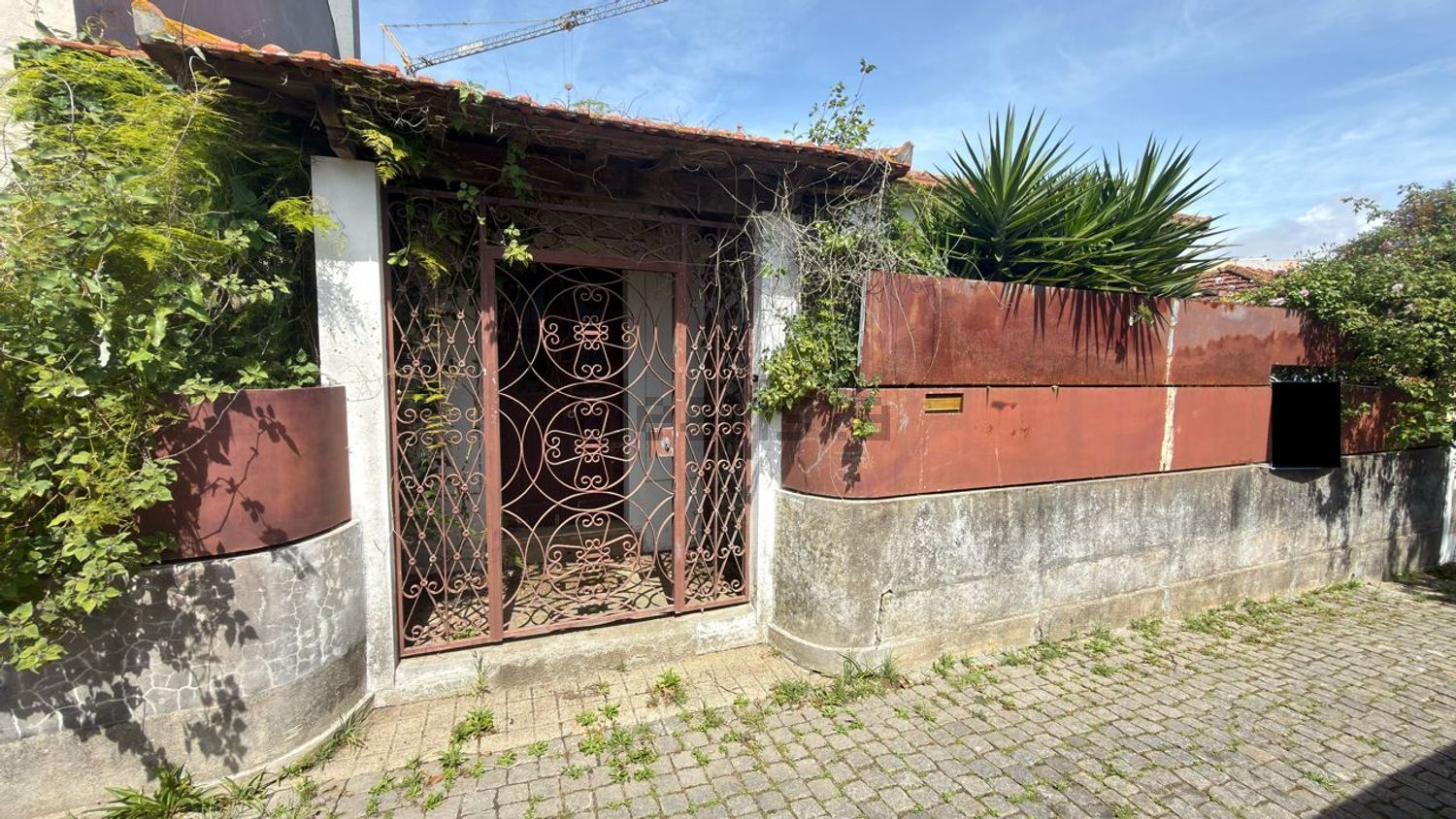 双拼别墅出售在Rua da Aguda, 42 - 外立面