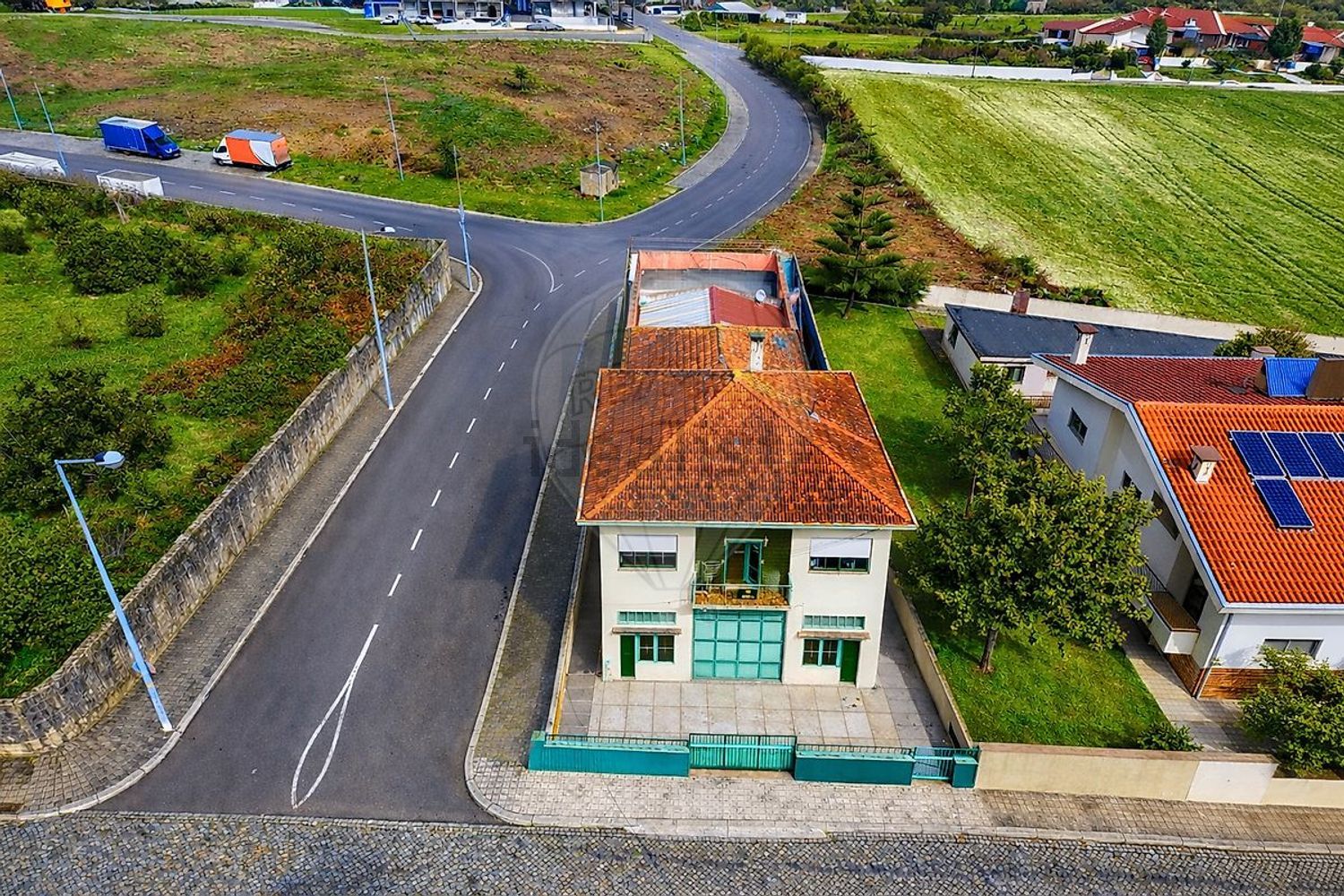 小楼房或独栋别墅出售在Avenida Estevão de Oliveira Maia - 外立面
