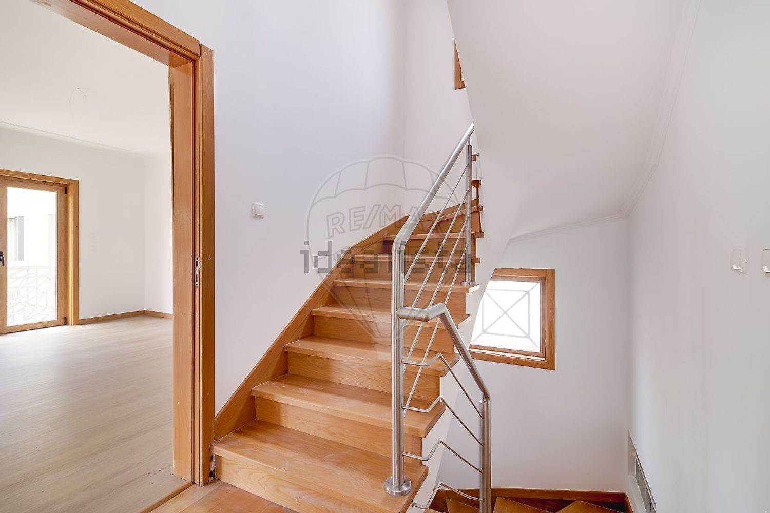 小楼房或独栋别墅出售在Rua Santa Clara - 详情