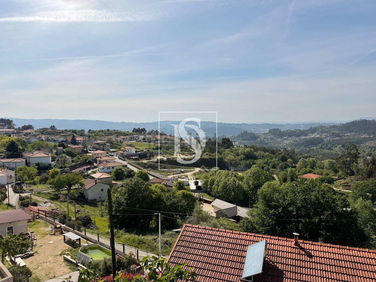 小楼房或独栋别墅出售在 Vila Caiz - 视线