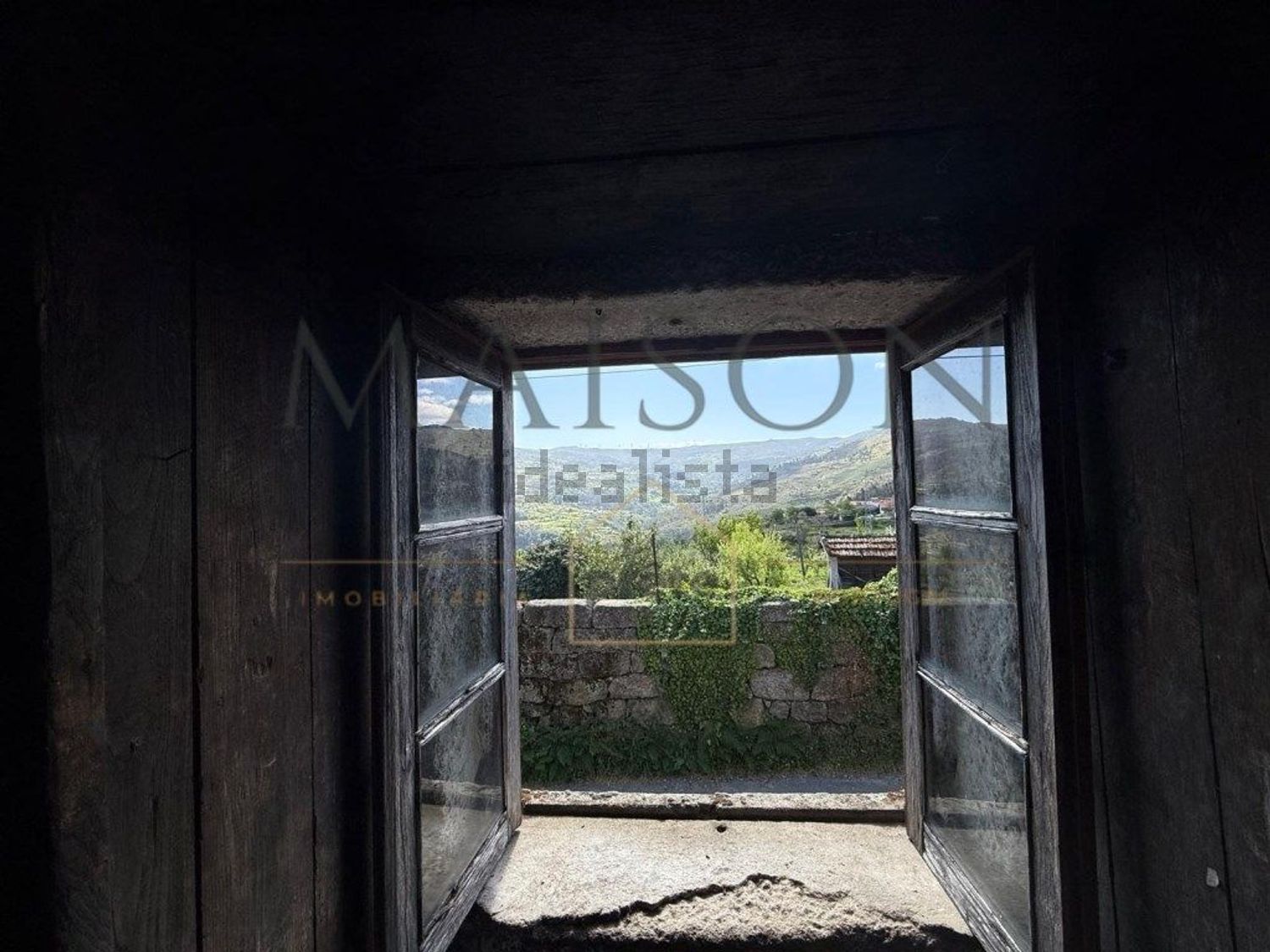 小楼房或独栋别墅出售在Rua de Montao s/n - 照片