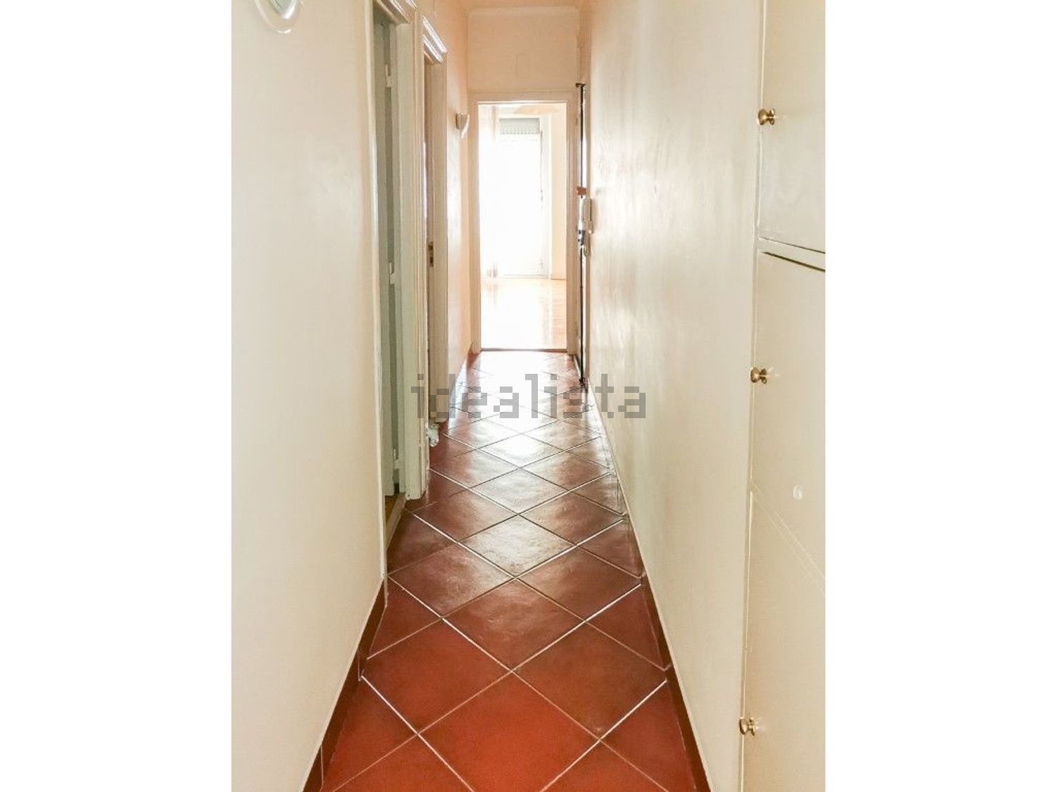 公寓 t3出售在Avenida Almirante Reis, 141 - 过道