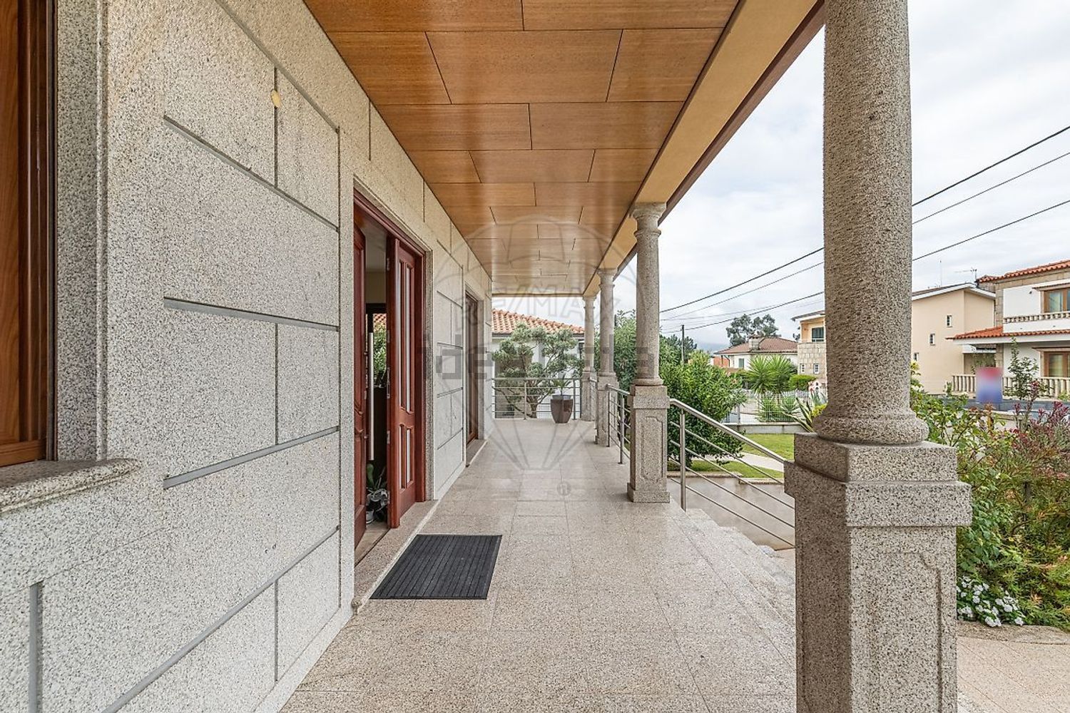 小楼房或独栋别墅出售在Rua Filomena do Rosário, 5 - 阳台