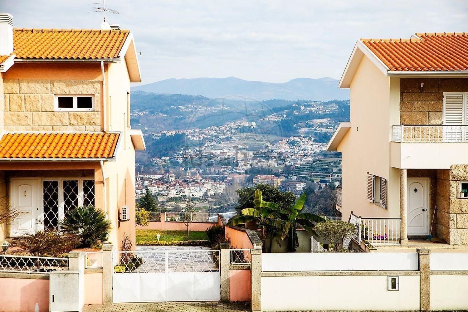 小楼房或独栋别墅出售在Travessa Doutor Luís Van Zeller Macedo, 10 - 照片