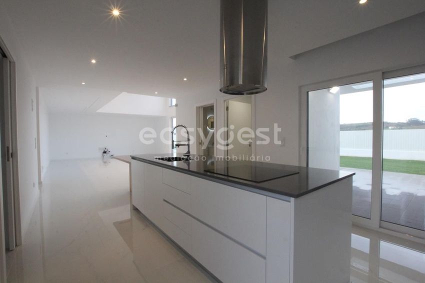 小楼房或独栋别墅出售在 Lourinhã e Atalaia