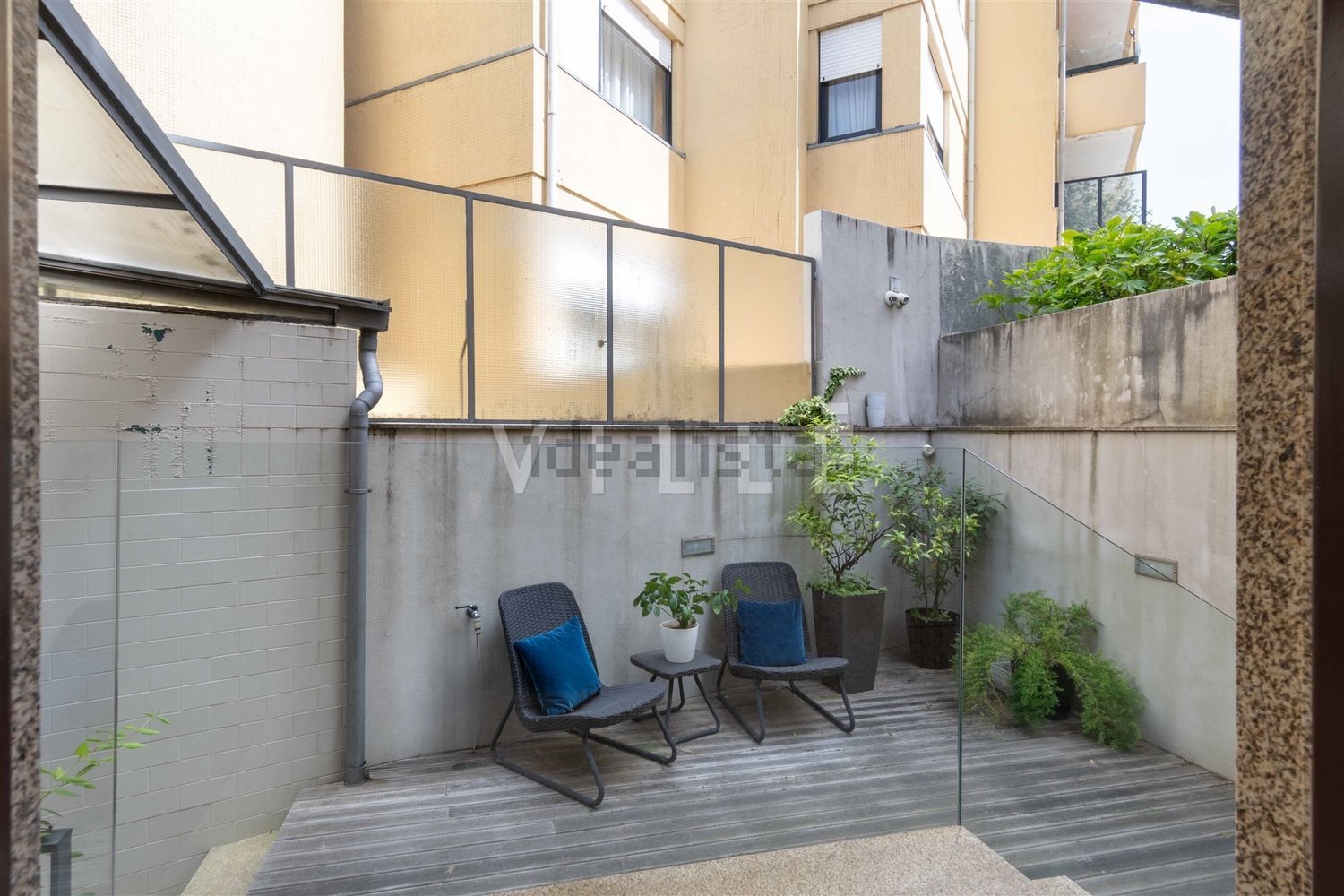 小楼房或独栋别墅出售在Rua da Vigorosa - 阳台