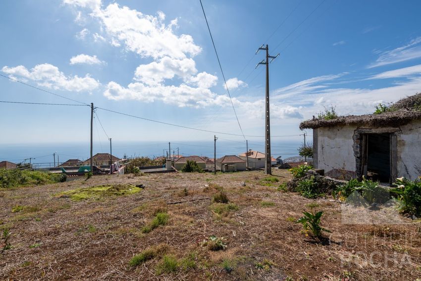 小楼房或独栋别墅出售在 Arco da Calheta