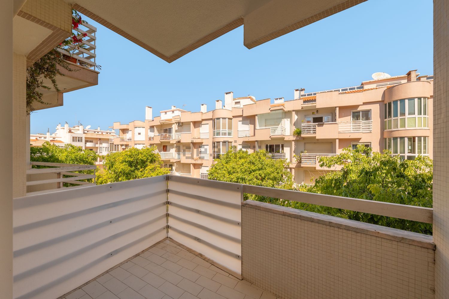 公寓 t2出售在Rua Olivério Serpa, 7 - 阳台