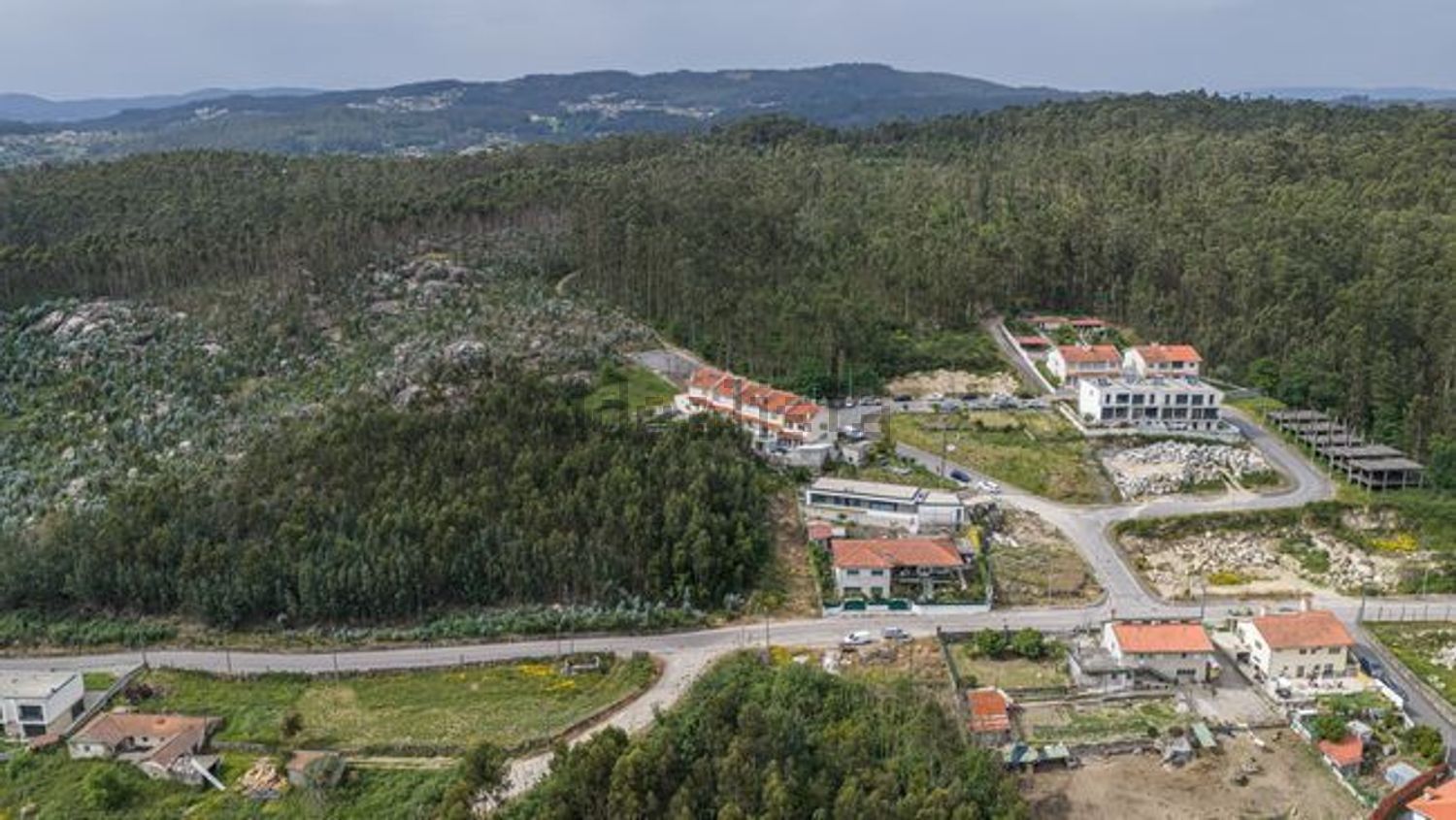 联排别墅出售在Rua Monte Redondo - 外立面