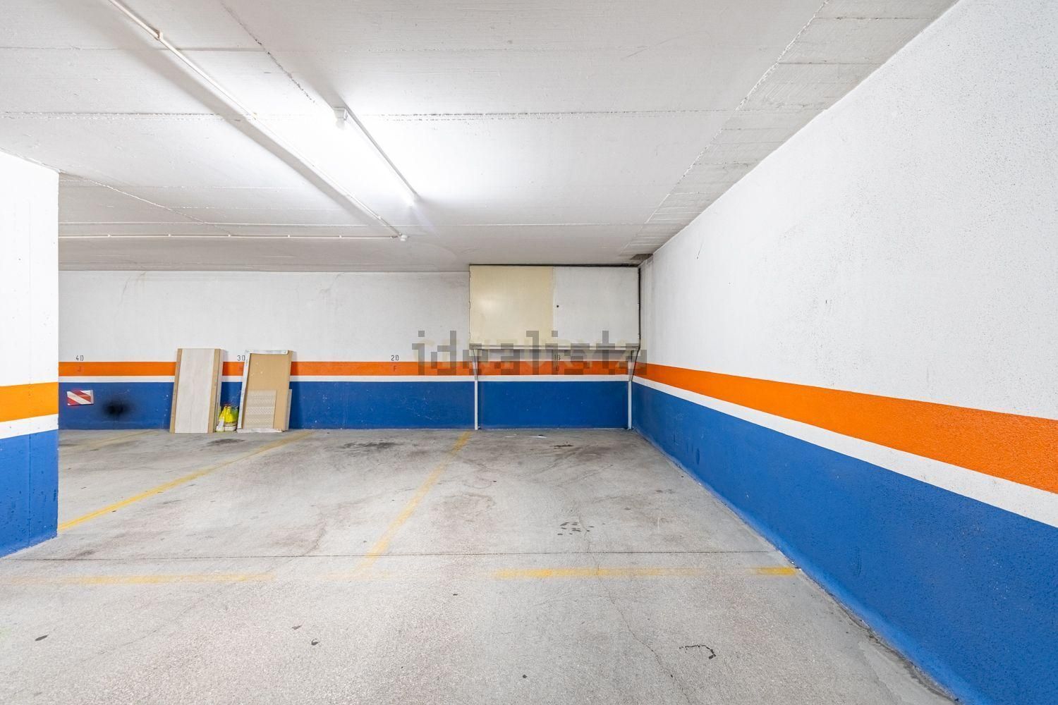 出租公寓 t2在Avenida das Laranjeiras, 36 - 停车位