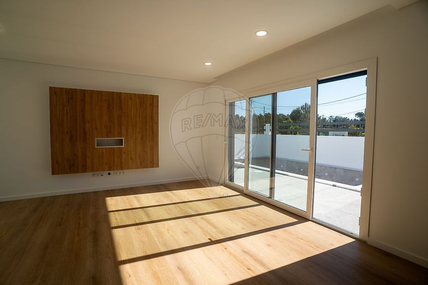 小楼房或独栋别墅出售在 Pinhal do General