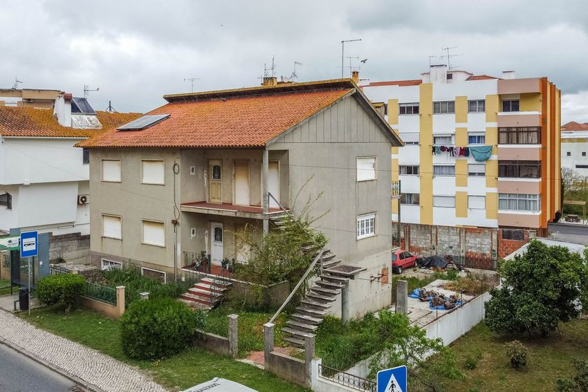 小楼房或独栋别墅出售在Avenida Dom Afonso Henriques
