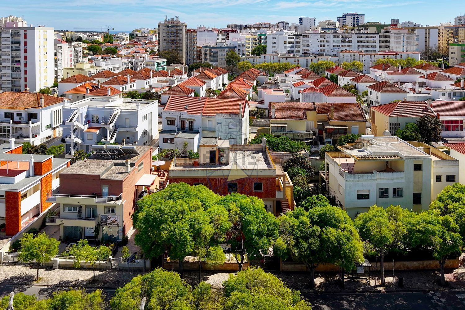 小楼房或独栋别墅出售在Avenida Miguel Bombarda - 外立面