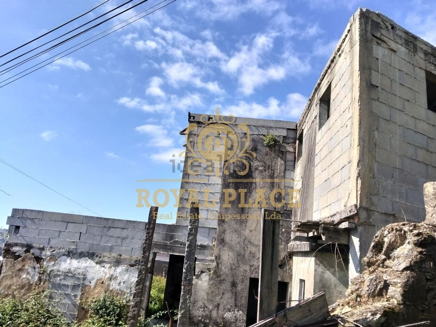 小楼房或独栋别墅出售在 Santiago da Riba-Ul - 视线