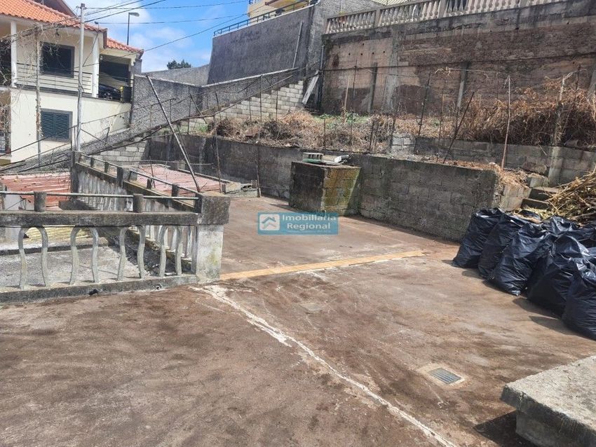 小楼房或独栋别墅出售在 Entrada Particular da Igreja