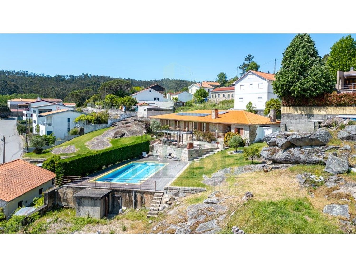小楼房或独栋别墅出售在Estrada do Funchal - 游泳池