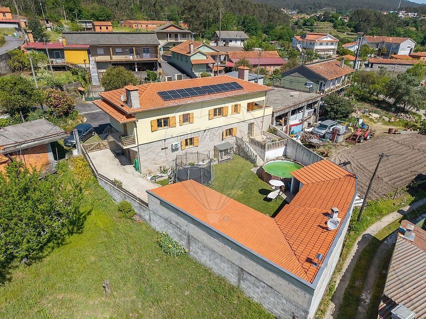 小楼房或独栋别墅出售在Rua da Tiportela