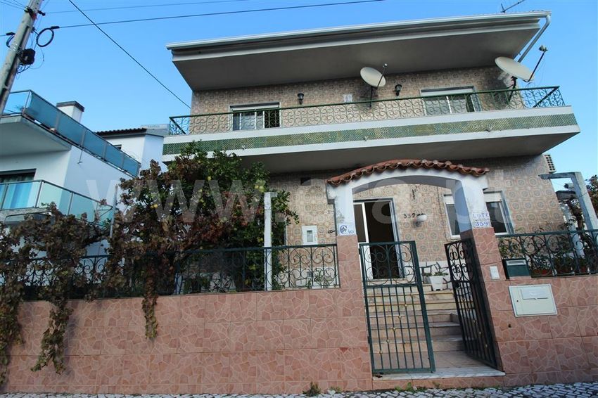 小楼房或独栋别墅出售在 Centro da Quinta do Conde