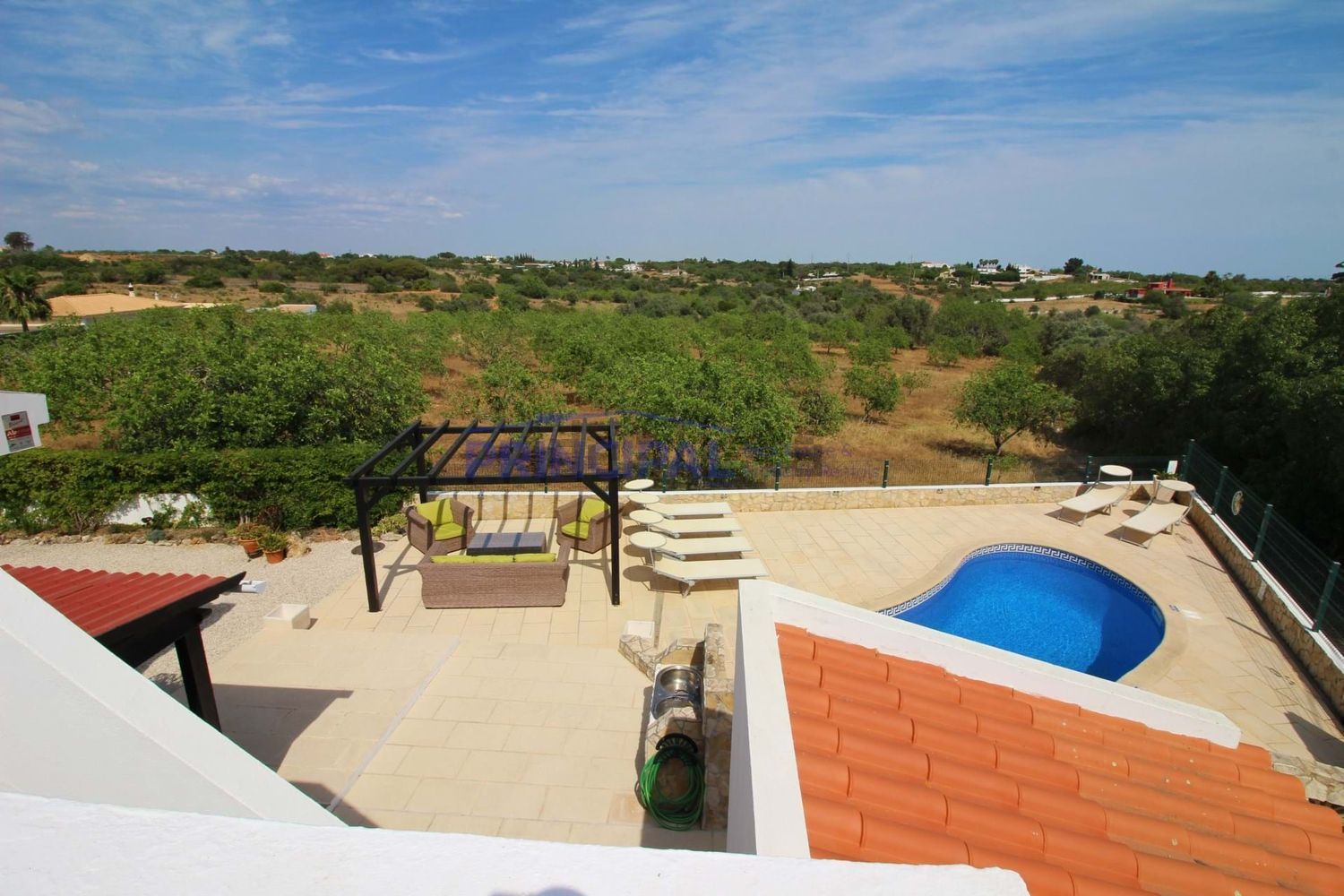 小楼房或别墅出售在 Centro de Guia - 游泳池