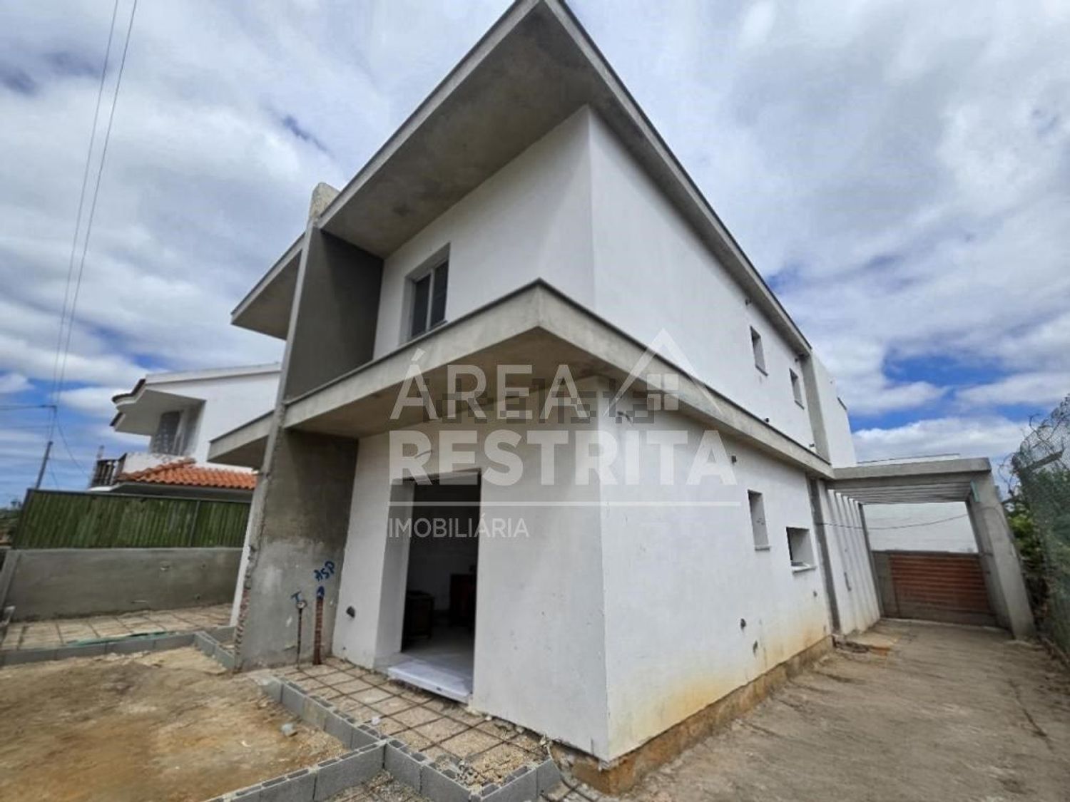 双拼别墅出售在 Bairro Novo - Quinta Dona Maria - 外立面