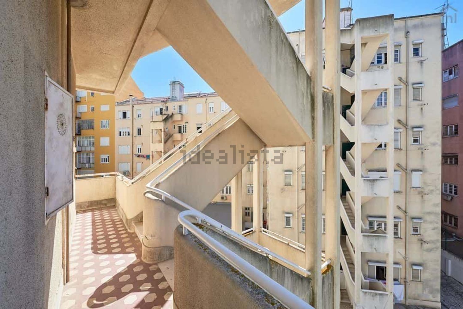 出租房间在Avenida Almirante Reis, 219 - 阳台