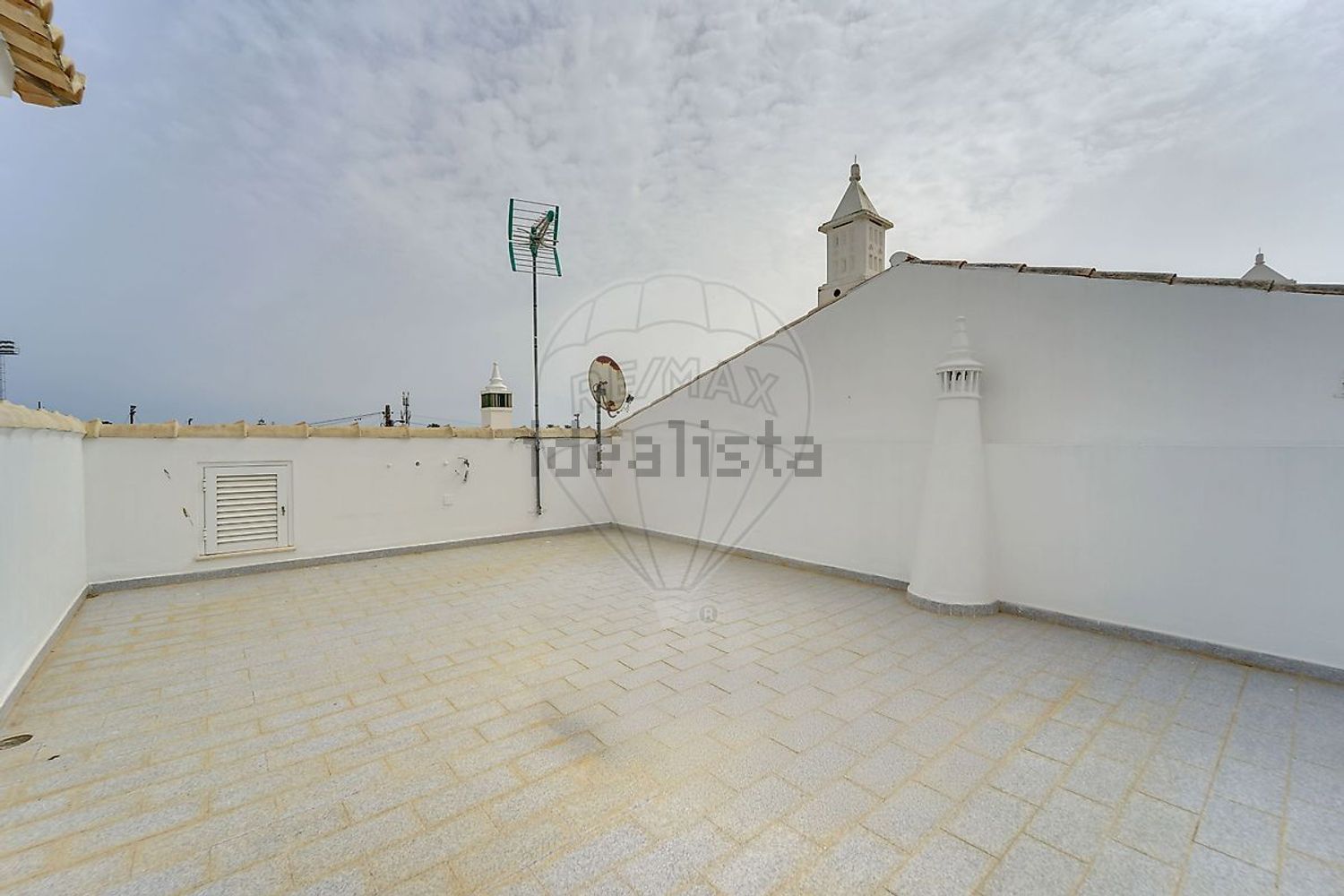 小楼房或独栋别墅出售在Rua Covas Areia - 阳台