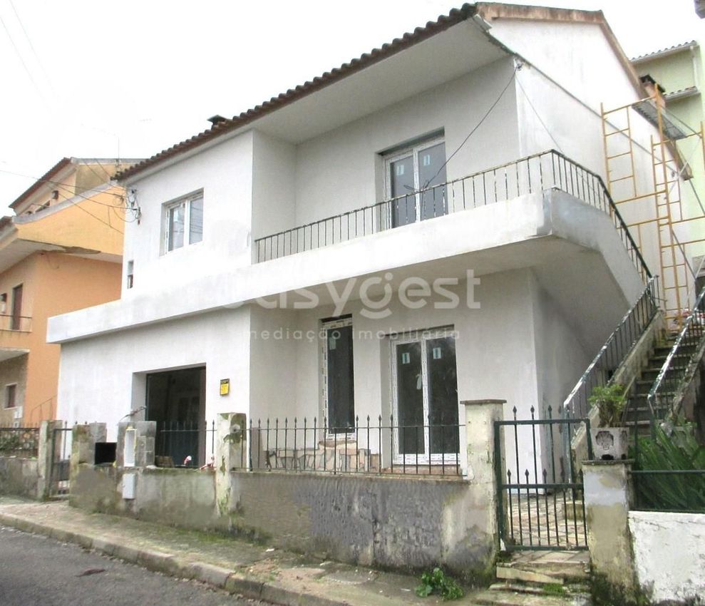 小楼房或独栋别墅出售在 Torres Vedras e Matacães