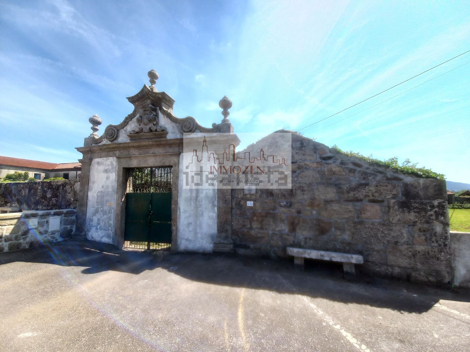 小楼房或独栋别墅出售在Avenida da Igreja, 530 - 外立面
