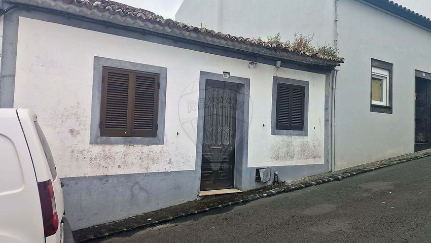 小楼房或独栋别墅出售在Rua da Ribeira