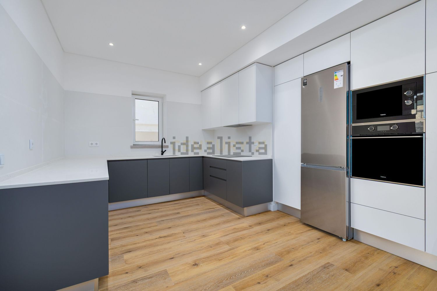 公寓 t3出售在Rua Ascensão Guimarães, 53 - 厨房