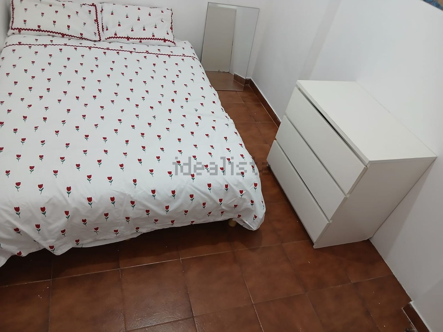 出租房间在Avenida dos Bons Amigos, 7 b - 卧室