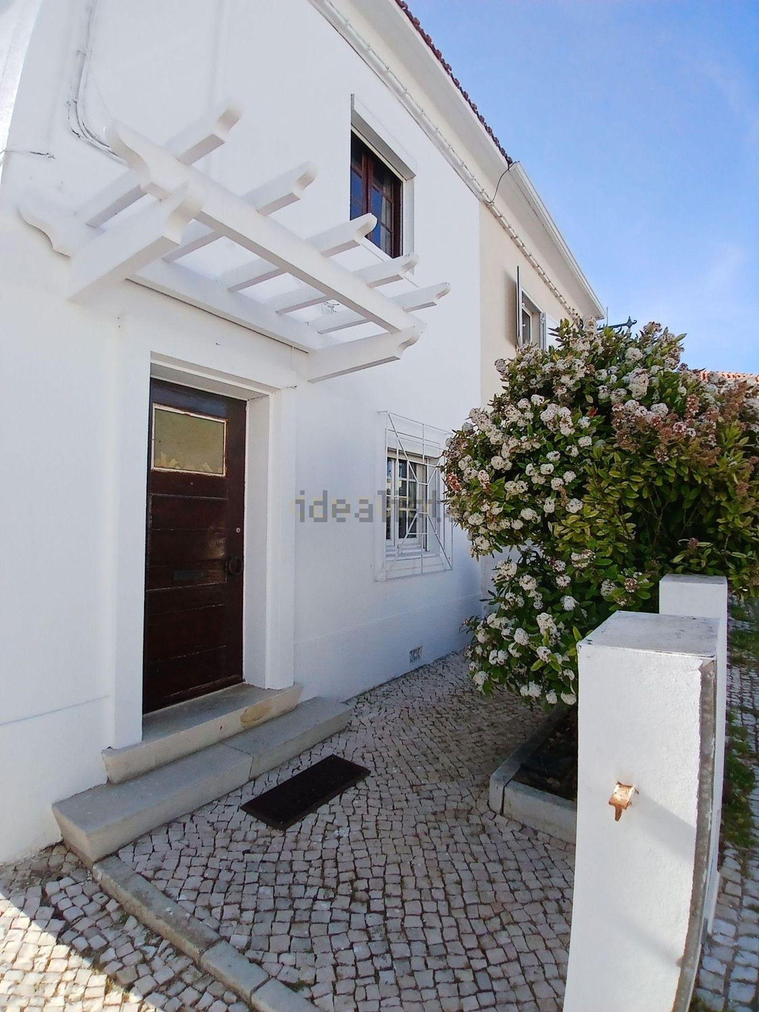小楼房或独栋别墅出售在Rua Tenente Morais Soares, 17 - 外立面
