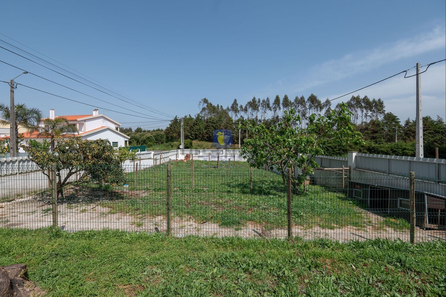 小楼房或别墅出售在Rua da Avarela, 1 - 花园