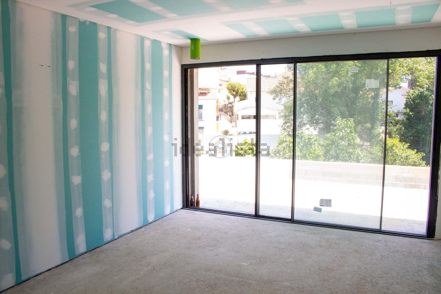 小楼房或别墅出售在 Zona Este - 居住