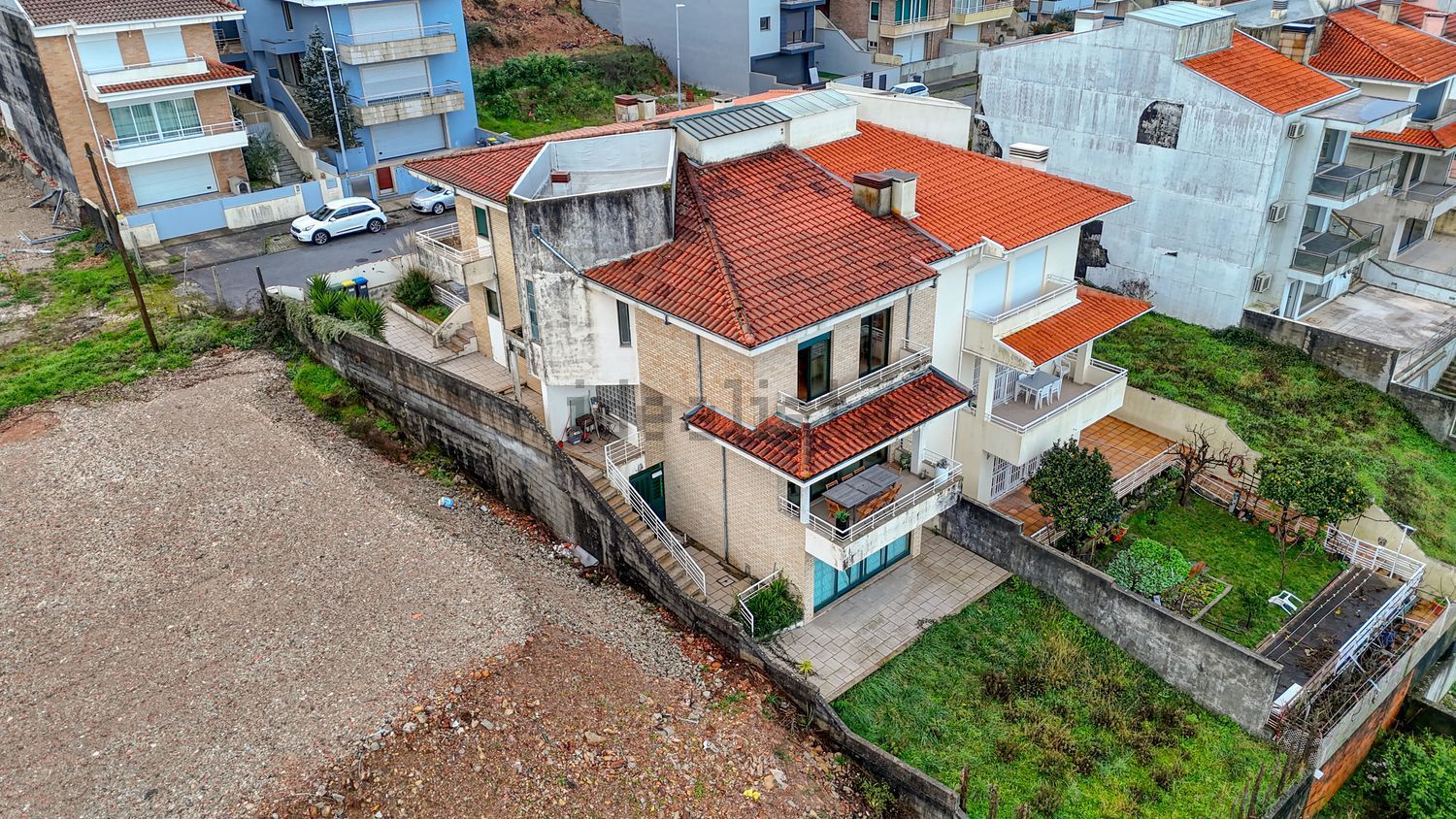 双拼别墅出售在Rua Tenente Sá Nogueira, 415 - 外立面
