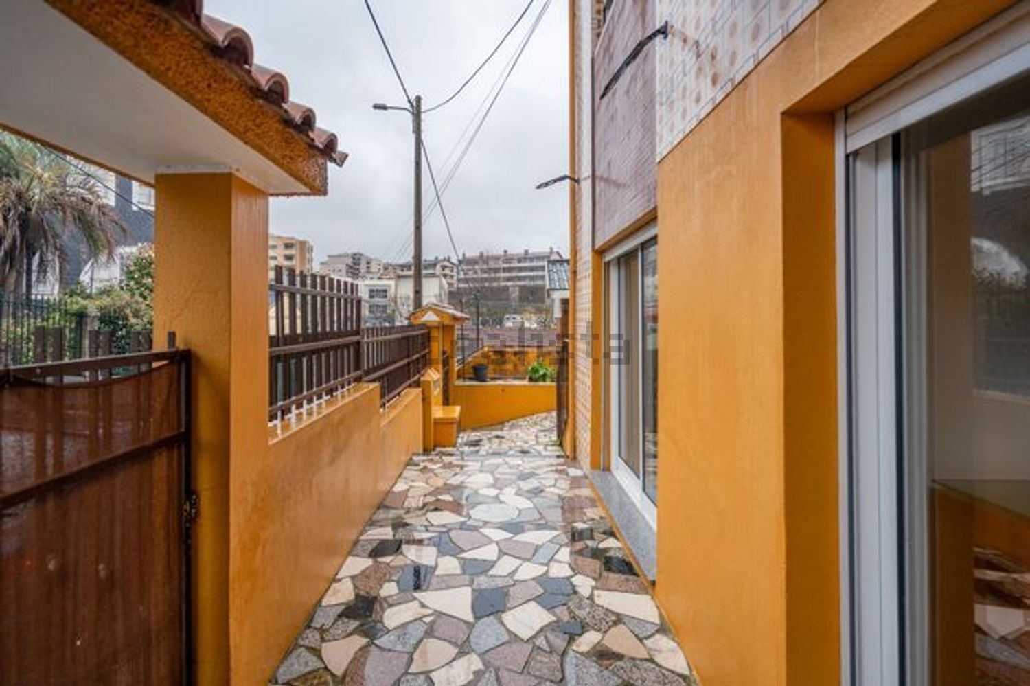 小楼房出售在Rua Guedes de Oliveira s/n - 阳台